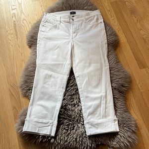 White denim cropped jeans